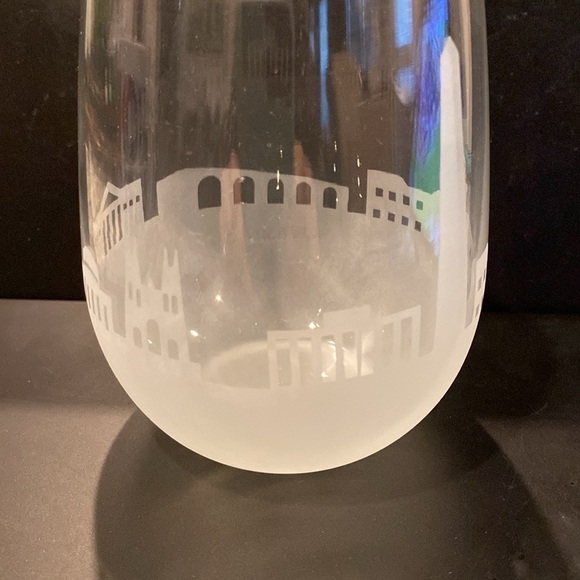 Uncommon Goods etched skyline wine glass - Washington DC - Picture 5 of 11